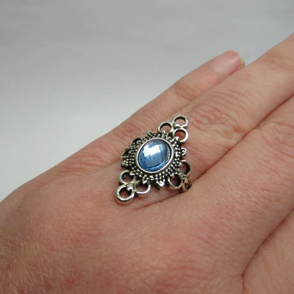 Pair of size 7 fashion rings